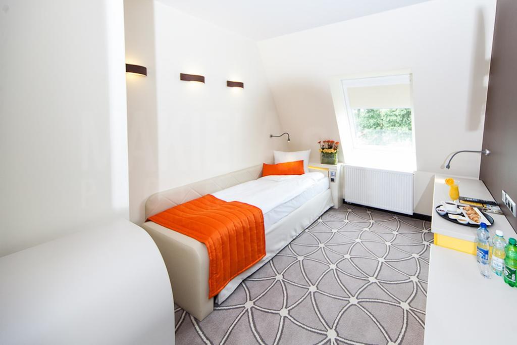 Hotel Eclipse Domasław Habitación foto